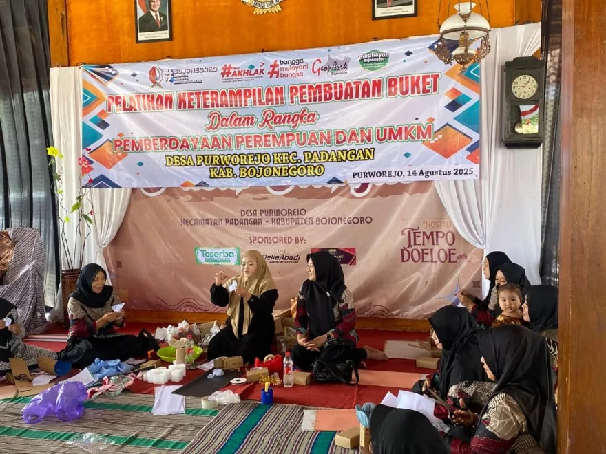 Pelatihan Keterampilan Pembuatan Buket: Pemberdayaan Perempuan dan UMKM di Desa Purworejo